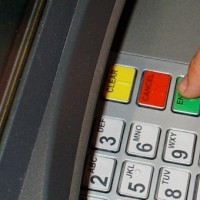 Postupanje banaka u slučaju privremeno zadržanih kartica u bankomatima